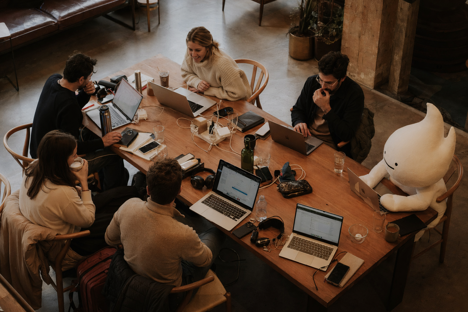 Is using Hotdesk to set up your first office in Dubai worth it vs signing a direct commercial lease?