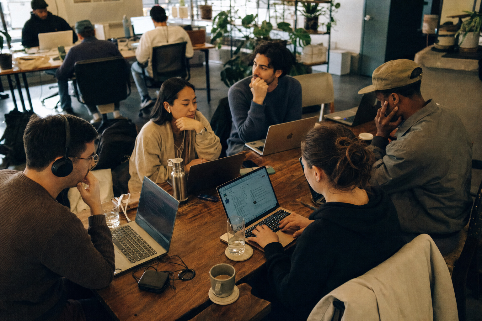 Comparing meeting room availability in Ixelles coworking hubs