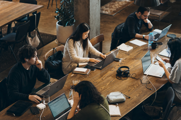 How to book a private office in Dubai for a week-long team offsite using Hotdesk