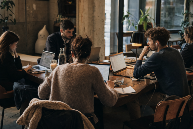How to use Hotdesk to expand your team into a new GCC country with zero property commitment