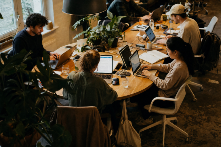 How to use Hotdesk to give employees in multiple countries access to a workspace near their home