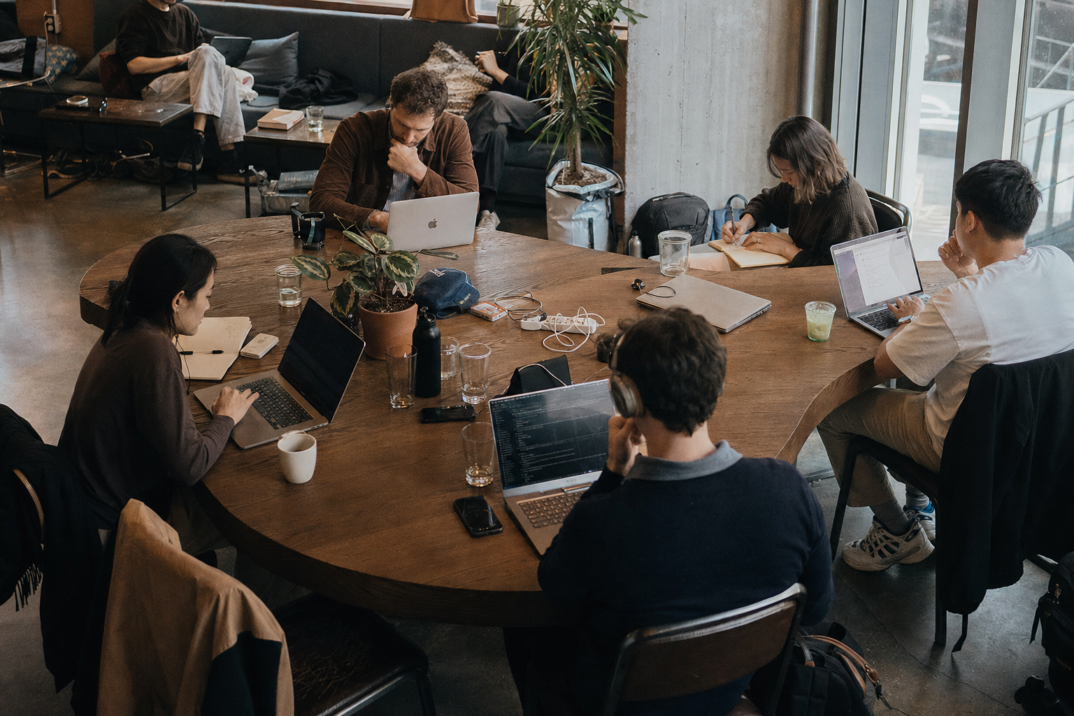 Vacant Office to Coworking: HotdeskOS Guide