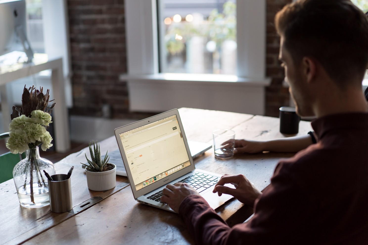 Hybrid and remote work environments compared