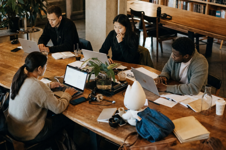 Industry expert opinions on coworking trends in Ixelles