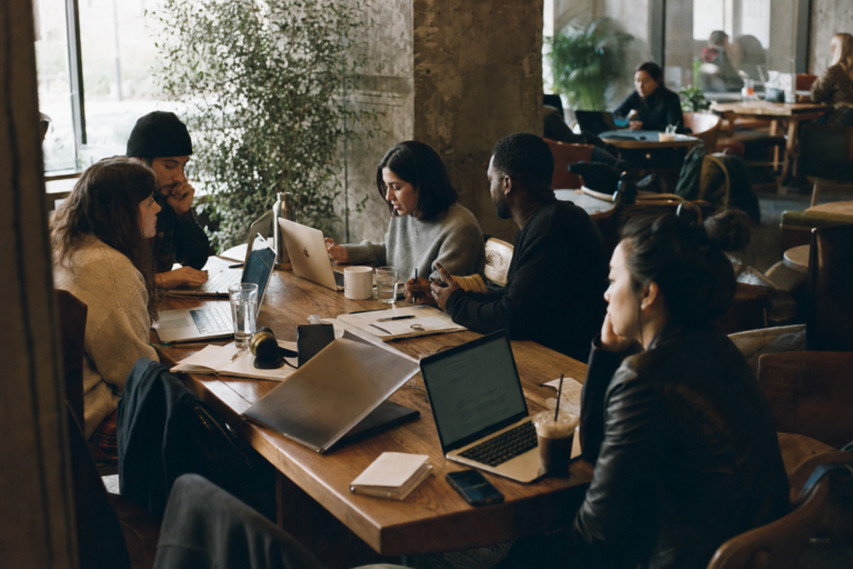 Need a coworking space in Cairo with meeting rooms available hourly