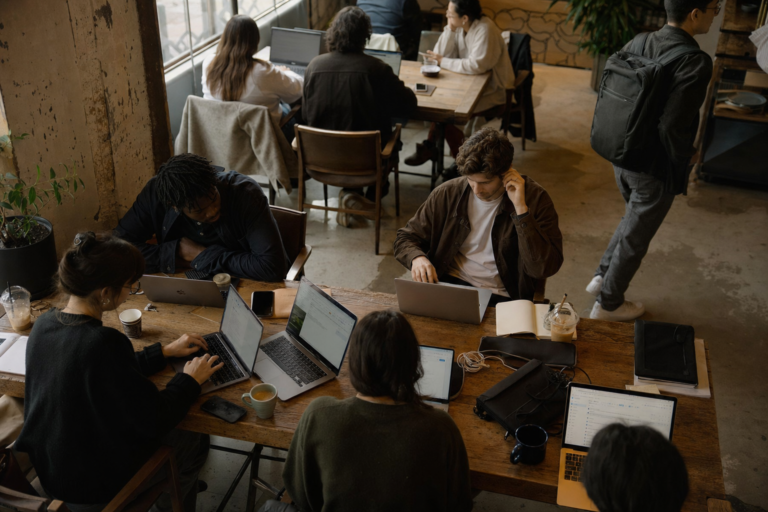 What do workspace industry experts recommend for coworking in Spain?