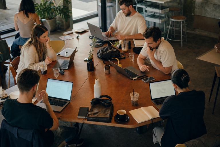 What's the difference between a traditional office and a modern coworking space in Lisbon?