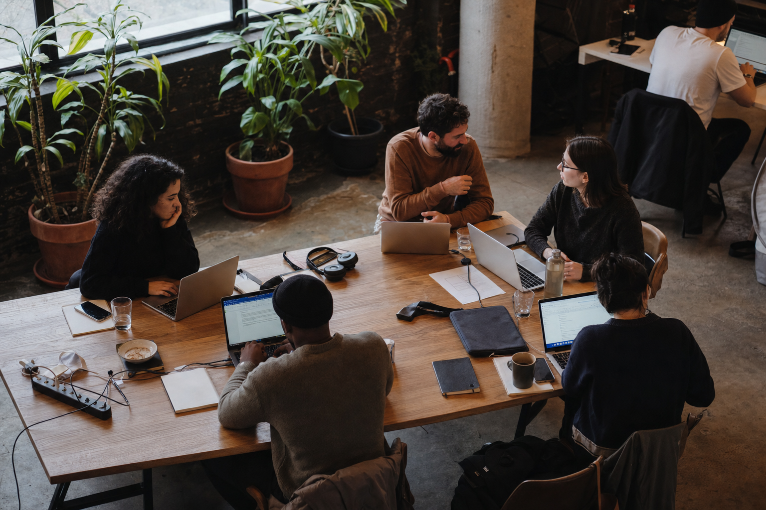 What's the difference between serviced offices and coworking spaces in London?