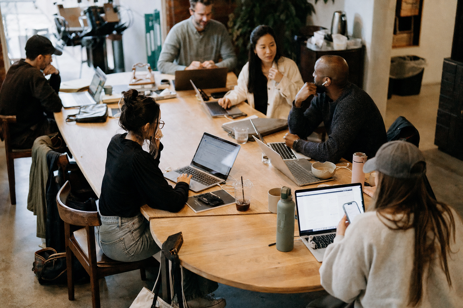 Hot Desk vs. Private Office: Better Amenities?