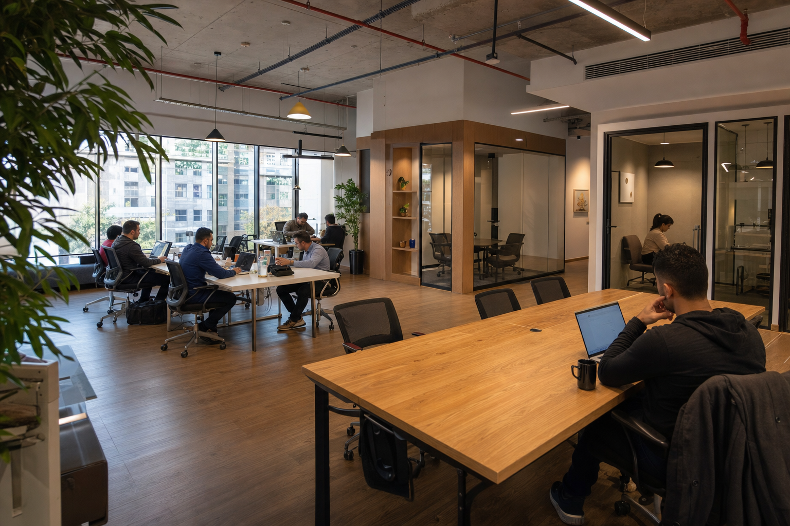 Comparing coworking spaces in Maadi: private offices vs. hot desks